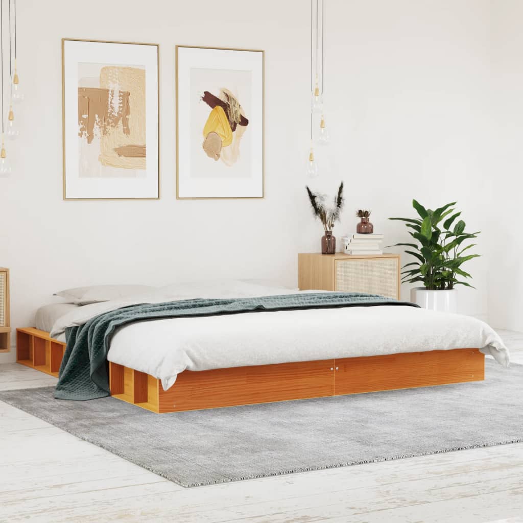 Bedframe zonder matras massief grenenhout wasbruin 200x200 cm – afbeelding 1