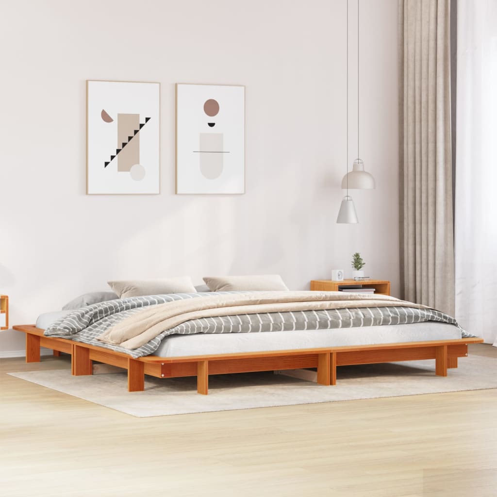 Bedframe zonder matras massief grenenhout wasbruin 200x200 cm